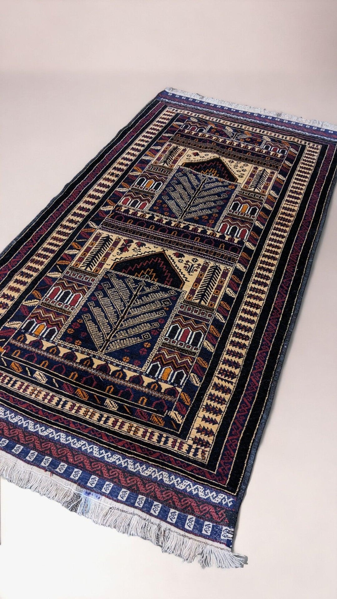 Embraces - Size: 8.7 x 4.3 - Imam Carpet Co