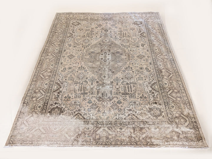 Lunora - Size: 11.4 x 8.5