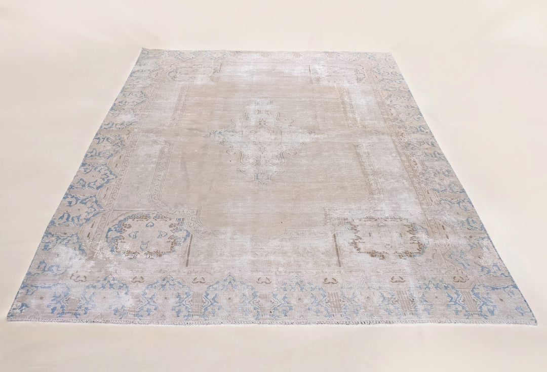 Orlune - Size: 10.6 x 7.4