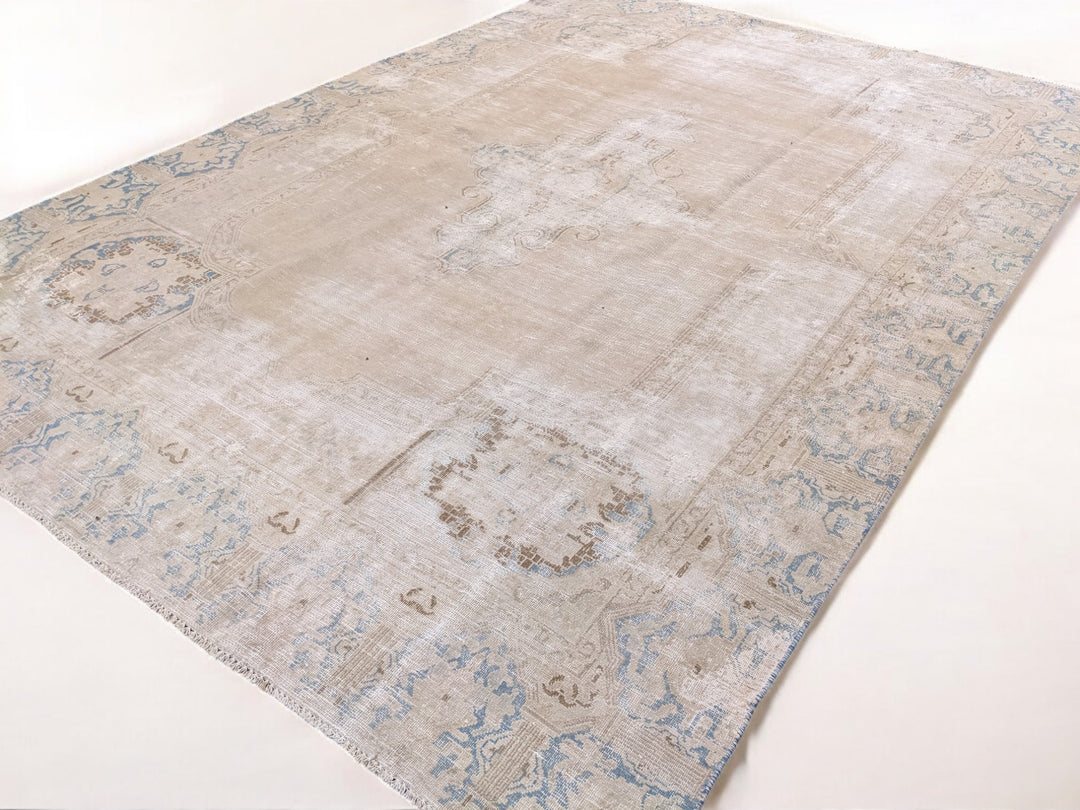 Orlune - Size: 10.6 x 7.4