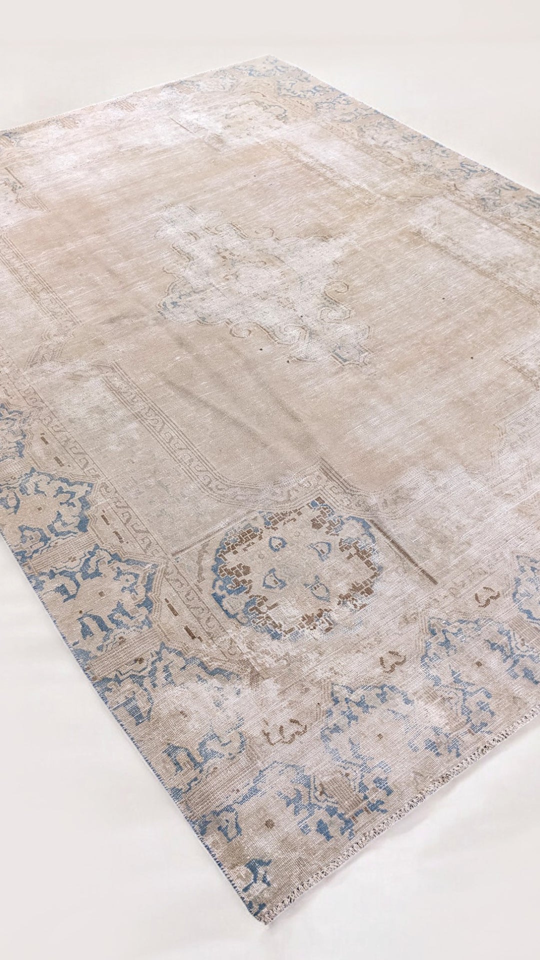 Orlune - Size: 10.6 x 7.4