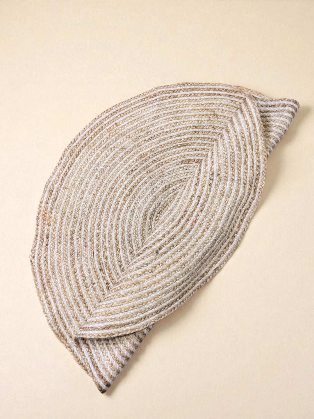 Braided Natural Round Jute Rug - Size: 3.9 x 3.9