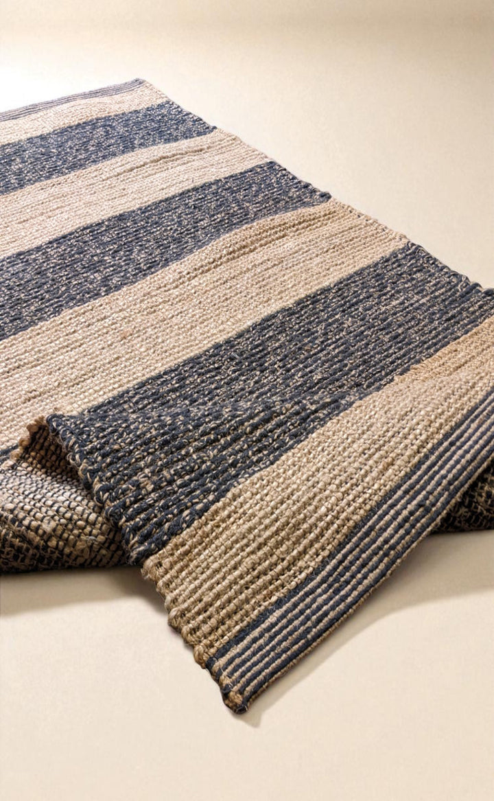 Braided Natural Jute Rug - Size: 5 x 2.8