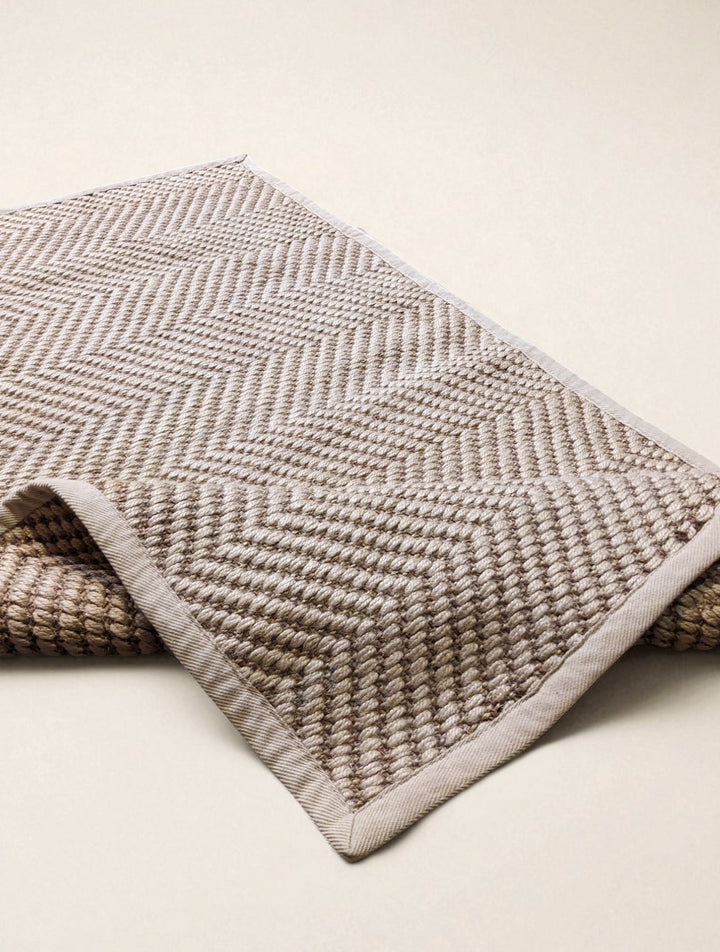 Braided Natural Jute Rug - Size: 4.9 x 2.8