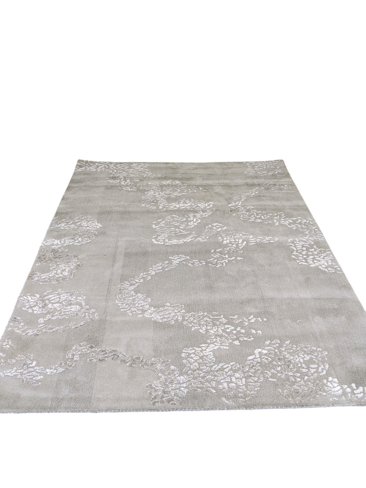 Vori Hand Tufted Rug - Size: 8.10 x 6