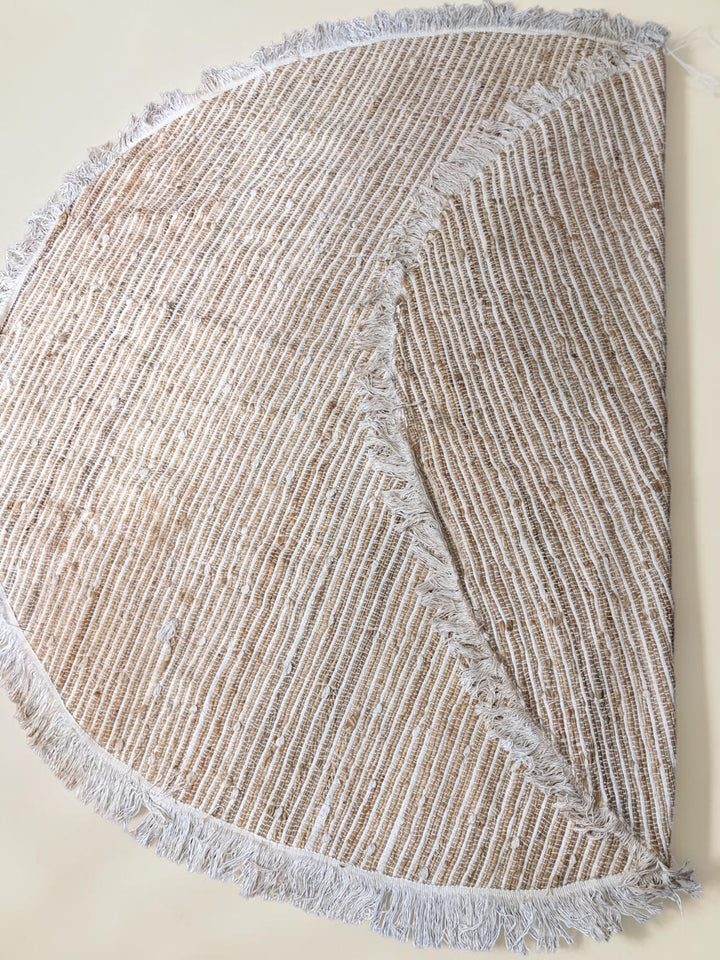 Braided Natural Round Jute Rug - Size: 5.9 x 5.9
