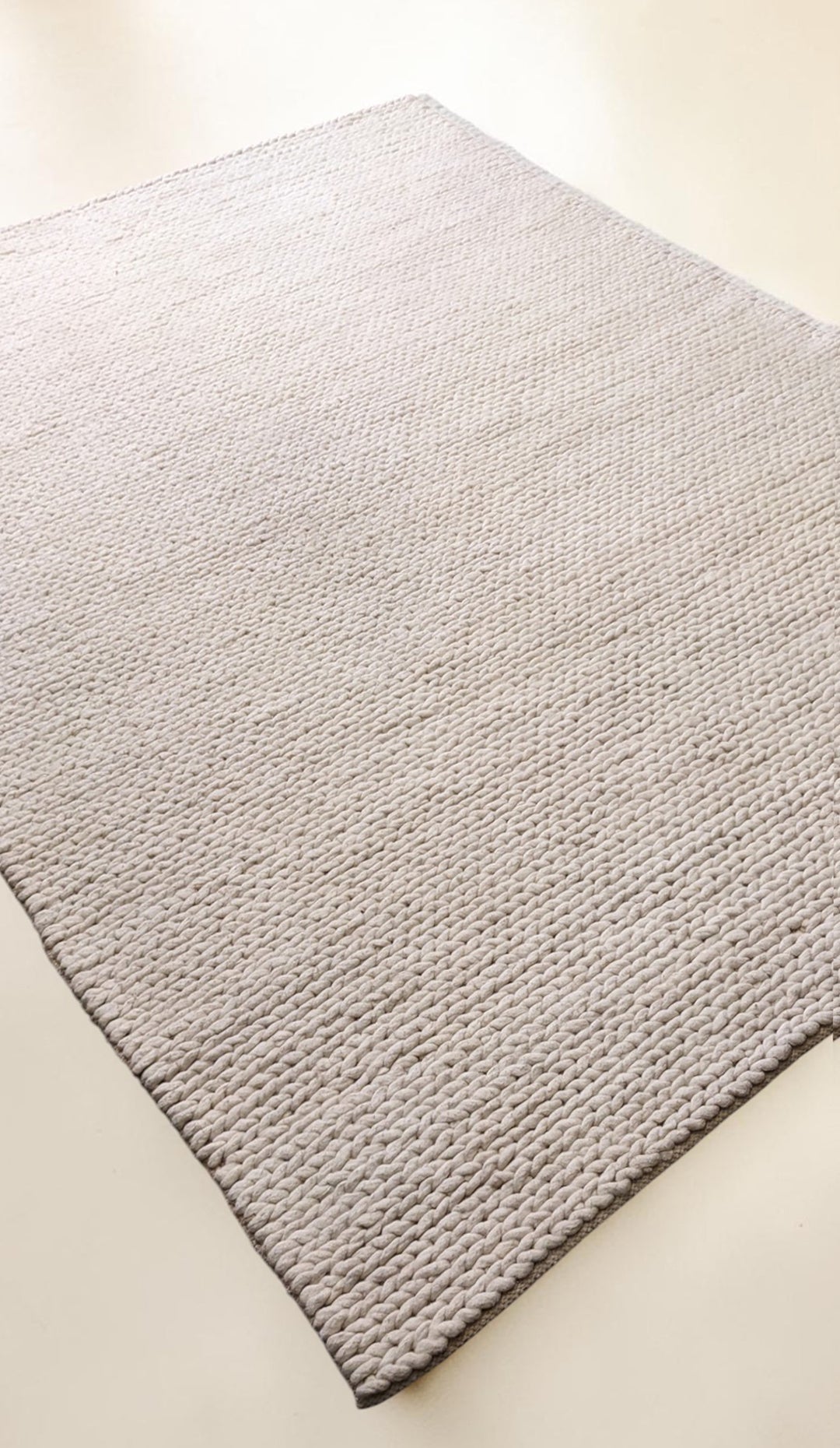 Damro Modern Textured Wool Rug - Size: 8.10 x 6