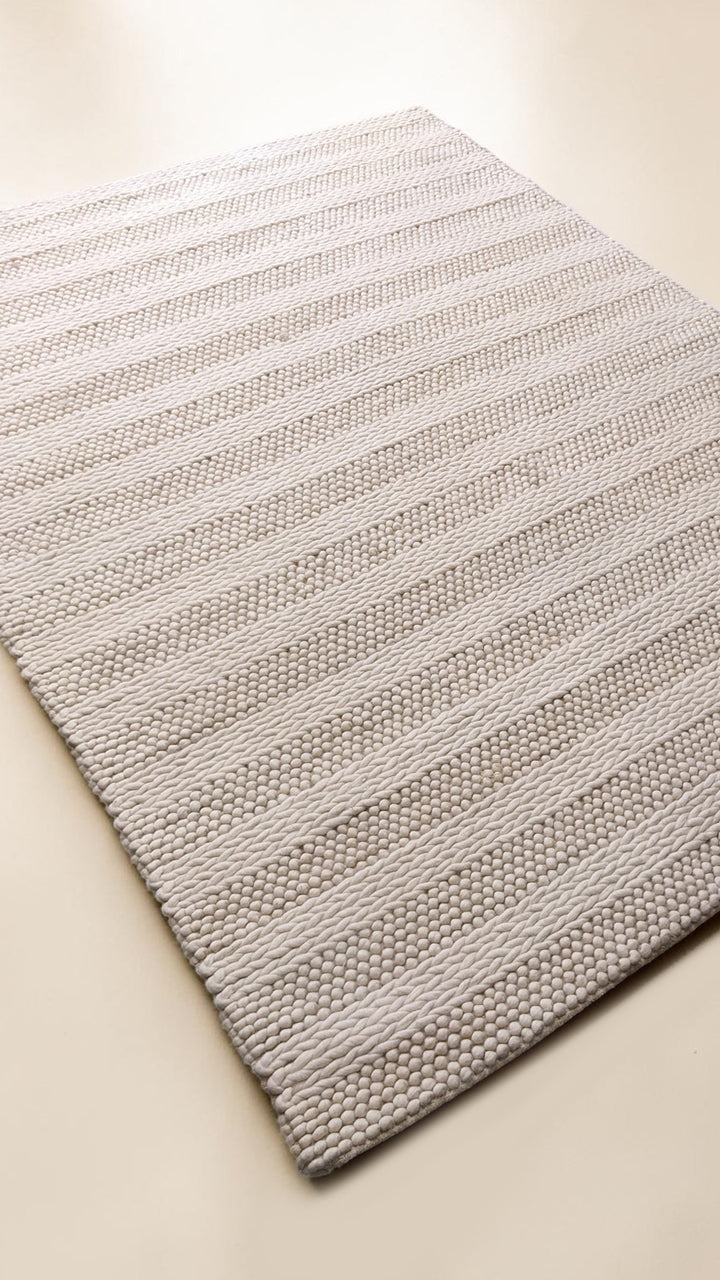Damro Modern Textured Wool Rug - Size: 7.2 x 4.10
