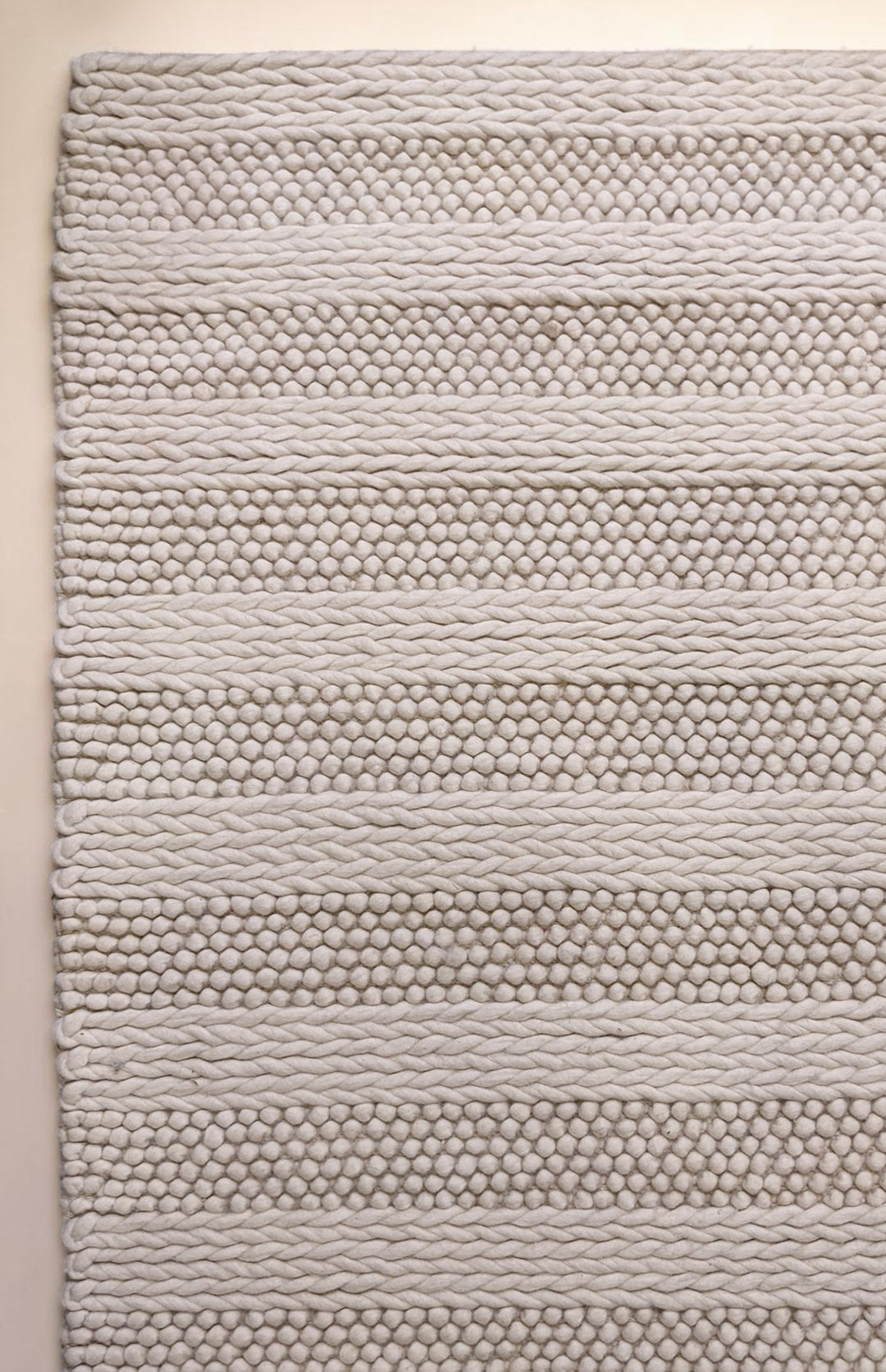 Damro Modern Textured Wool Rug - Size: 7.2 x 4.10
