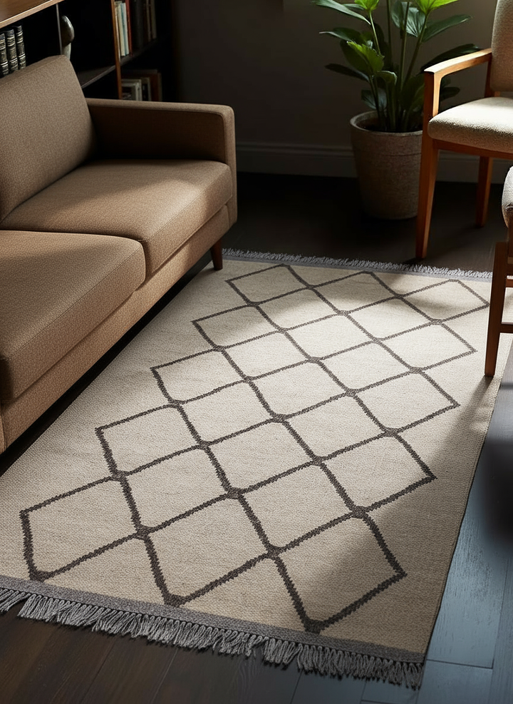 Moroccan Flatweave Rug - Size: 5.2 x 3.2