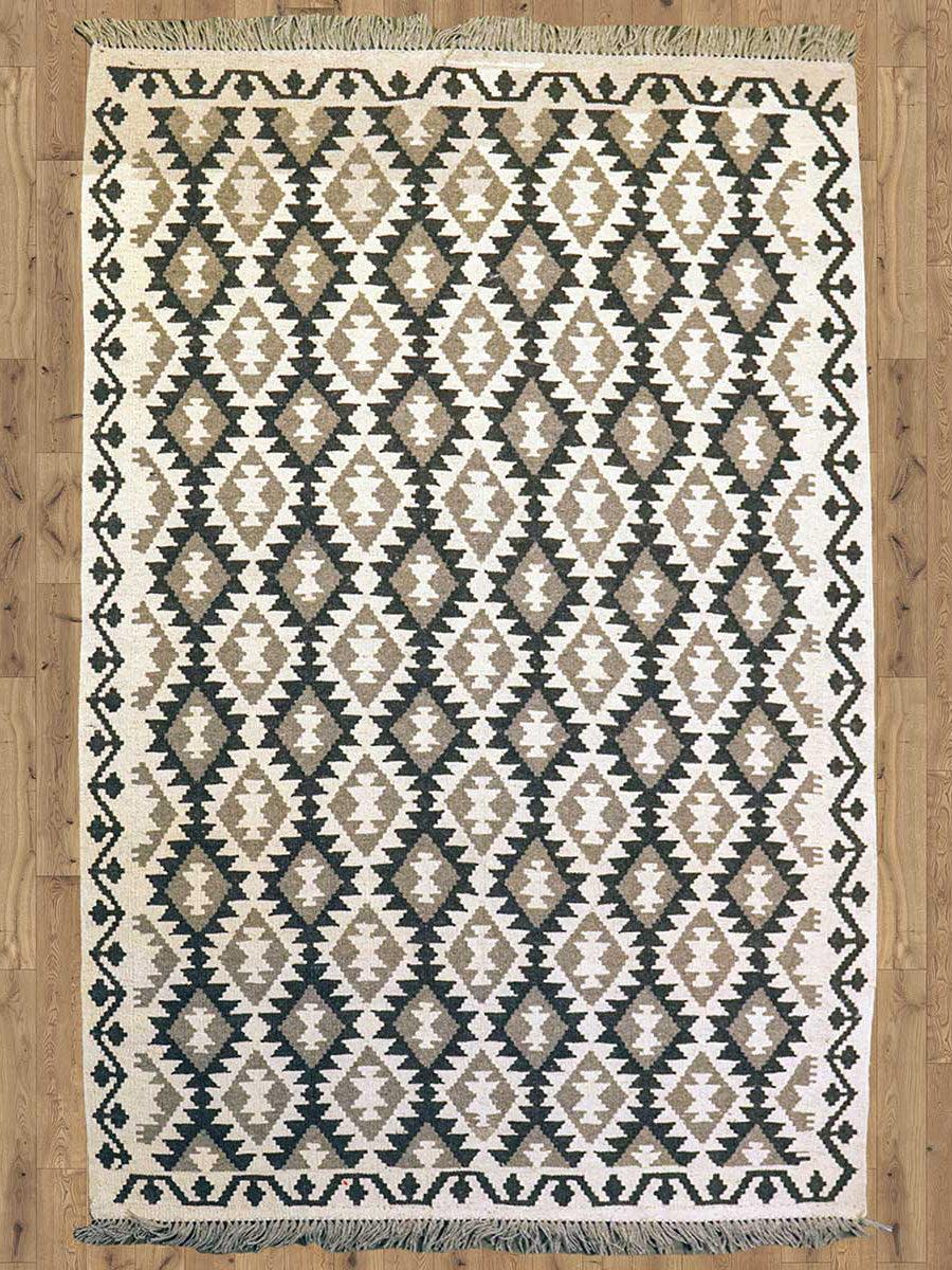 Neutral Bohemian Kilim - Size: 5.10 x 4.3