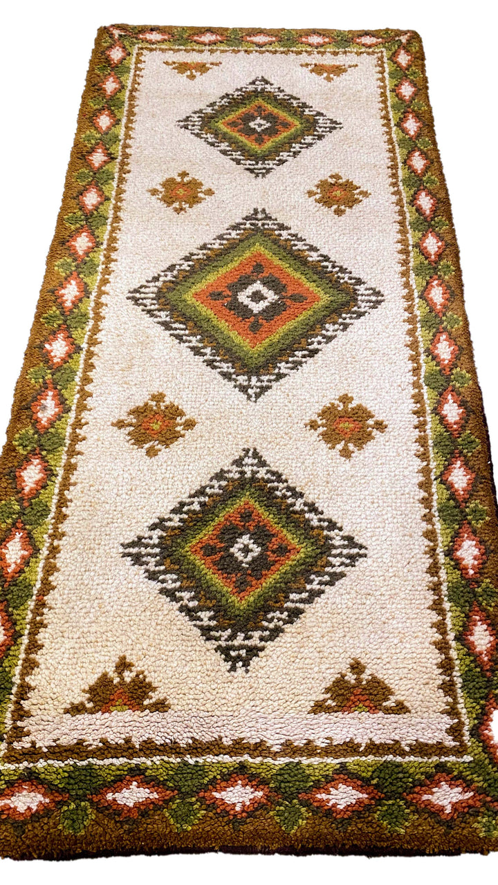 Lua - Size: 6.0 x 2.9 - Imam Carpet Co