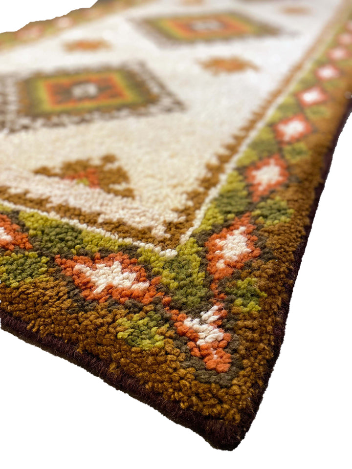 Lua - Size: 6.0 x 2.9 - Imam Carpet Co