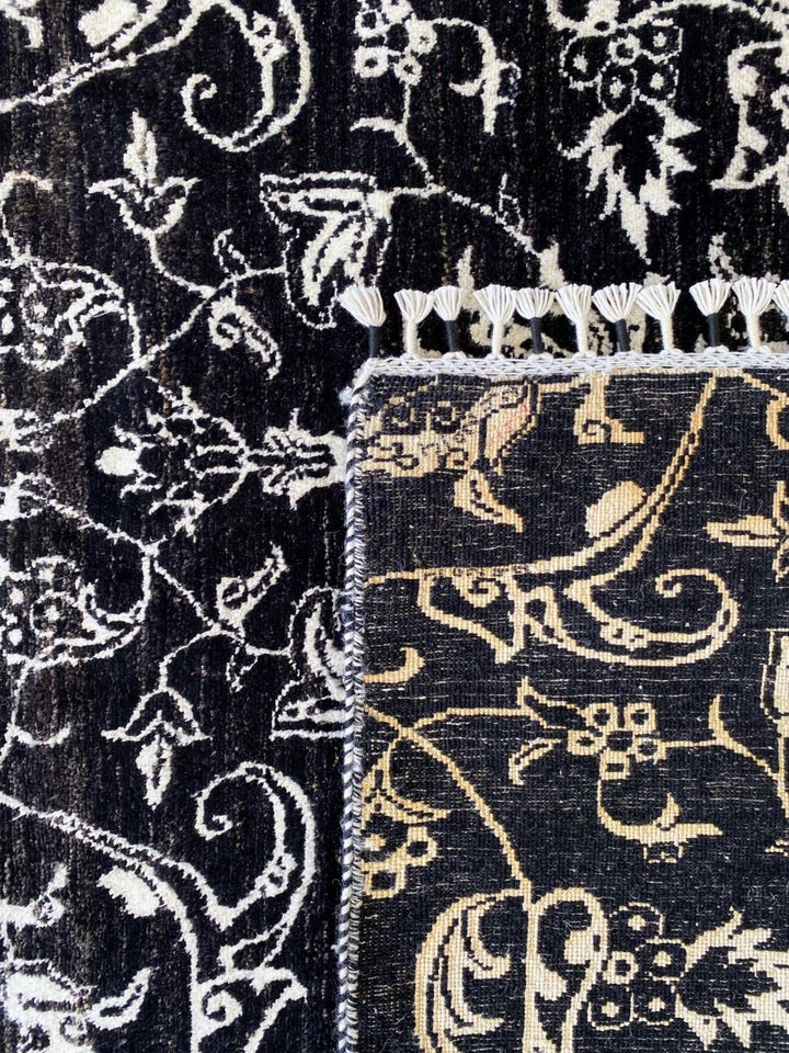 Black & White Floral Rug - Size: 8.11 x 6 - Imam Carpets Online Store