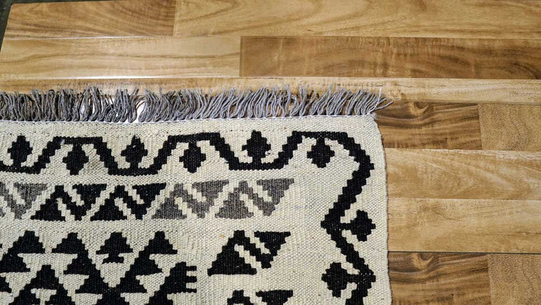 Neutral Bohemian Kilim - Size: 5.10 x 4.1 - Imam Carpets - Online Shop