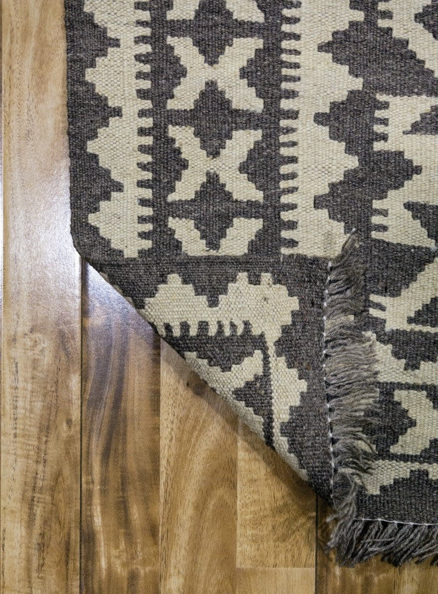 Nuetral Bohemian Kilim - Size: 5.10 x 4.0 - Imam Carpets - Online Shop