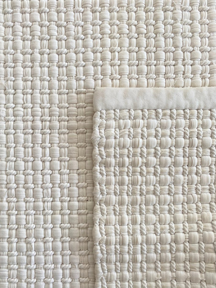 Plain White - Size: 5.6 x 3.8 - Imam Carpets Online Store